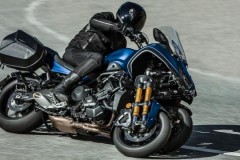 Yamaha Niken vẫn có thể bị đi lùi khi dừng xe?