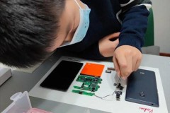 CEO Lei Jun ngưỡng mộ cậu bé 9 tuổi tự tháo rời chiếc Redmi 1