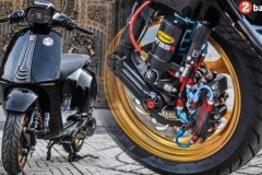 Chiếc Vespa độ làm chao đảo cả giới chơi xe Sài Gòn