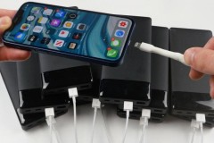 Điều gì sẽ xảy ra khi iPhone 12 Pro Max sạc cùng lúc 10 pin sạc dự phòng 20.000 mAh