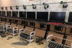 Đóng cửa vì dịch COVID-19, chủ quán Net Việt Nam biến quán Net của mình thành trang trại đào tiền ảo