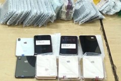 Hàng trăm điện thoại iPhone không ai nhận
