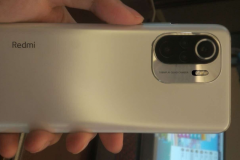Hình ảnh trên tay đầu tiên Redmi K40 với thiết kế mỏng dù mang viên pin lớn