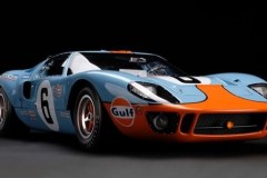 Mỗi mô hình xe đua Ford GT40 cực chi tiết này có giá tới 300 triệu đồng