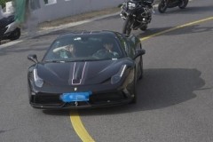 Bị cư dân mạng "tố" lái siêu xe Ferrari đè lên vạch liền, nam diễn viên "dính phạt"