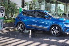 Còn 2 tháng nữa mới tới tay khách hàng, VinFast VF e34 đã xuất hiện “bằng xương bằng thịt” trên đường