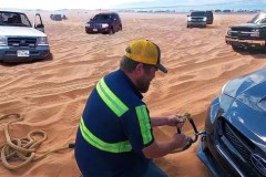 Đây là bằng chứng cho thấy cát mềm là "tử địch" của mọi loại xe