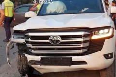 Vừa mới đến tay khách hàng, chiếc Toyota Land Cruiser 2022 đã bị tai nạn toác cả đầu