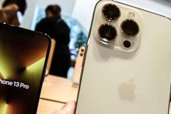 Gián đoạn nguồn cung ở Việt Nam khiến người mua iPhone 13 trên thế giới phải chờ lâu hơn