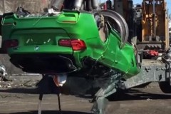 Được "độ" lại bởi những phụ kiện ăn cắp, chiếc BMW M3 Touring "xấu số" bị cảnh sát nghiền nát