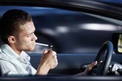 Hút thuốc lá trong ô tô gây ra những ảnh hưởng tai hại gì?