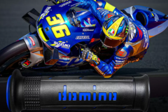 Bí mật đằng sau tay lái Domino trên xe đua MotoGP của Joan Mir