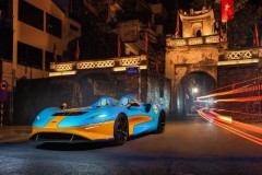 Chiêm ngưỡng siêu xe không mui McLaren Elva đẹp lộng lẫy trên đường phố Hà Nội