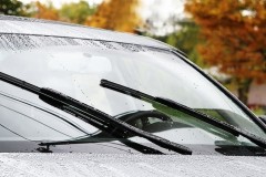 Dấu hiệu cảnh báo nên thay cần gạt mưa trên ô tô