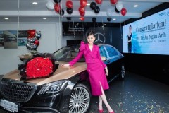 Hoa hậu Đại Dương 2017 tậu Mercedes-Maybach S450 giá 8 tỷ đồng và trở thành Giám đốc ở tuổi 26