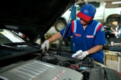 Lý do phụ tùng ô tô chính hãng đắt hơn bên ngoài