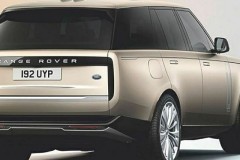 Range Rover 2022 bất ngờ lộ diện trước ngày ra mắt: Đuôi xe trông “hiền” hơn với đèn hậu mới