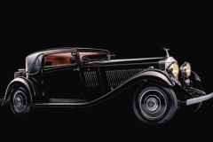 Trước Black Badge, Rolls-Royce đã từng sử dụng màu đen để nhấn mạnh sự uy nghi như thế nào?