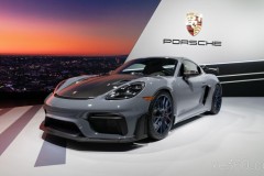 Chiêm ngưỡng Porsche 718 Cayman GT4 RS vừa ra mắt tại Los Angeles Auto Show 2021