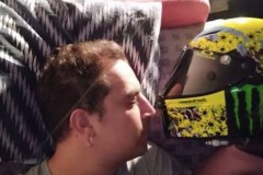 Chủ nhân nhặt được mũ bảo hiểm của Misano-Valentino Rossi bị đe dọa tính mạng