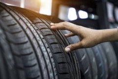 Lốp ô tô lại tiếp tục tăng giá dịp cuối năm