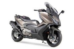 Yamaha TMAX gọi, Kymco AK 550 trả lời với nhiều trang bị khiến nhiều đối thủ thèm khát