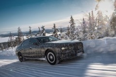 BMW tuyên bố "i7 là mẫu sedan hạng sang chạy điện đầu tiên trên thế giới"