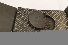 Các sản phẩm chống sóng 5G như dây đeo, vòng cổ có thể phát ra bức xạ