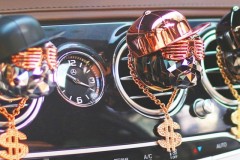 HipHop Dog: Phụ kiện trang trí “kiêm” luôn nước hoa nội thất được mạ vàng 18K, giá chỉ 896.000 VNĐ