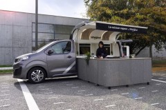 Mẫu xe bán hàng lưu động Peugeot trông như một căn bếp ngoài trời đầy hiện đại