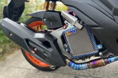 Nàng Vario độ lặng lẽ để lộ thân hình nóng bỏng giữa vườn hoa