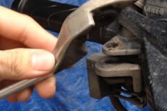 Tay thắng bên trái của xe tay ga bị gãy có đề máy được nữa không?