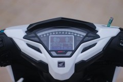 Vario 150 biến thể nhẹ nhàng với dàn đồ chơi RCB làm chủ đạo