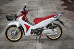 Wave 125i thế hệ cũ được tinh chỉnh cực đẹp với nhiều chi tiết hấp dẫn