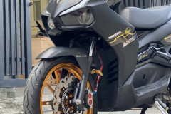 Air Blade độ siêu độc đáo với dàn chân chất như nước cất!