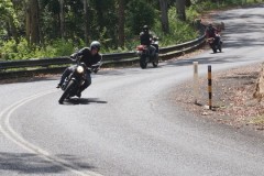 Mất phanh khi xuống dốc có nên dùng chân để thắng?