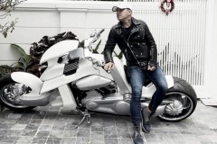 Ca sĩ Tuấn Hưng chính thức rước siêu mô tô V-Rex Travertson về nhà