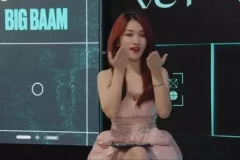 MC Valorant nhan sắc bùng nổ của Linh Nắng khi đang tác nghiệp