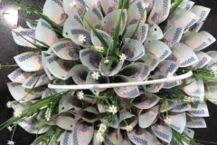 Cảnh báo: Sử dụng "bó hoa tiền" làm quà, coi chừng vi phạm pháp luật