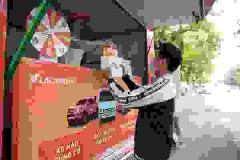 Lalamove đồng hành cùng tài xế trên hành trình giao vận với hàng trăm suất cafe và quà 1/6