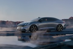 Lynk & Co ra mắt xe sedan chạy hoàn toàn bằng điện đầu tiên, Z10, trong sự kiện ra mắt toàn cầu