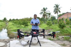 Nông dân trồng sầu riêng Việt Nam tăng năng suất với drone XAG
