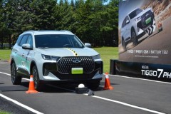 Va chạm trực diện ở tốc độ 30 km/h với chướng ngại vật cao 242 mm: TIGGO7 CSH vượt qua bài thử nghiệm va quệt pin tại Mexico mà không bị hư hại nghiêm trọng