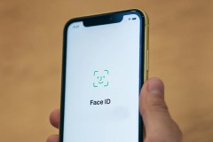 Góc giải đáp: Thay màn hình iPhone có mất Face ID không?