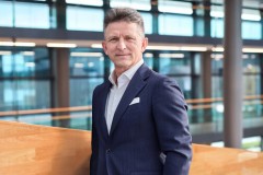 Thay đổi về cấp quản lý tại tesa: Tiến sĩ Kourosh Bahrami kế nhiệm Tiến sĩ Norman Goldberg