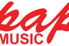 PAPmusic vừa công bố ca khúc mới "BREAKING PAPnews", tiếp tục mở rộng vũ trụ của thương hiệu thông qua sự kết hợp giữa thời trang, âm nhạc và văn hóa đại chúng siêu thực