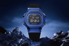 Casio ra mắt đồng hồ MR-G chế tác từ tinh thể sapphire xanh