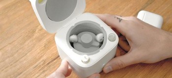 Video Ngao ngán khi dùng AirPods bẩn?Đã có chiếc "máy giặt" tai nghe này xử lý