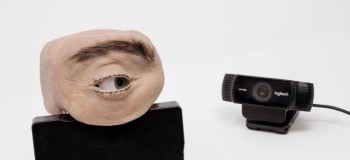 Video Xuất hiện Webcam có hình dạng giống như một con mắt thật của con người, khiến ai nhìn vào cũng sợ hãi