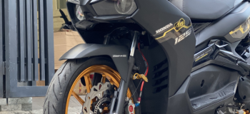 Video Air Blade độ siêu độc đáo với dàn chân chất như nước cất!